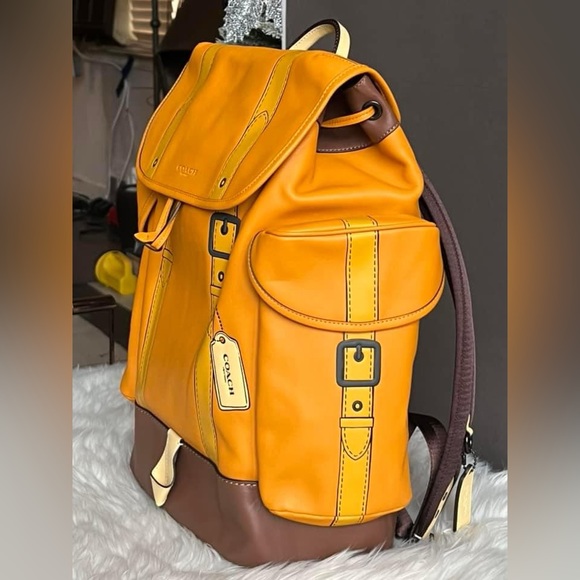 💰SOLD - C8480- Coach Hitch Backpack with Trompe L’oeil - Picture 2 of 13
